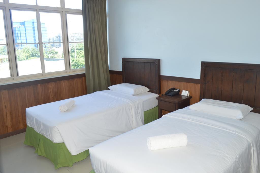 Alu Hotel Davao Экстерьер фото