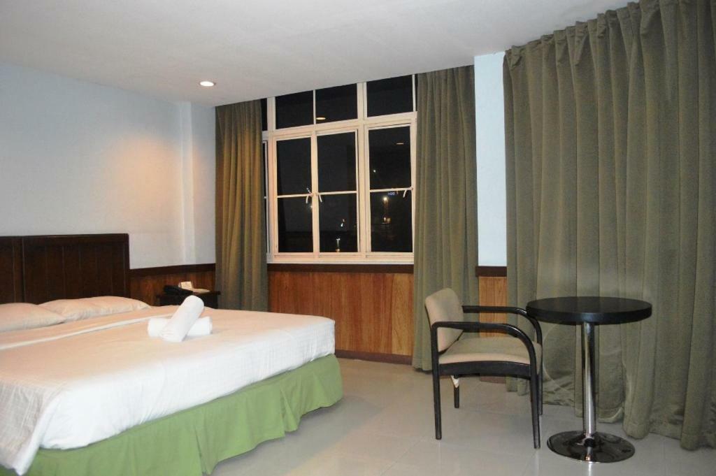 Alu Hotel Davao Экстерьер фото